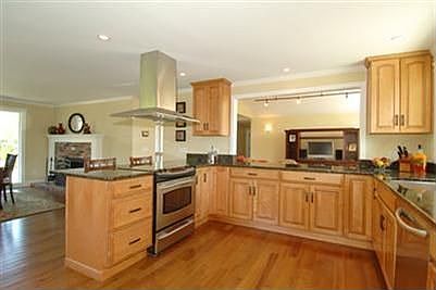 5th image of 10433 NE Brackenwood Ln