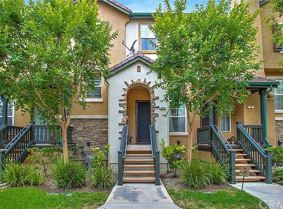 4th image of 12 Harvest Point Ln