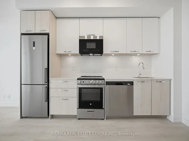 75 James St S #3015 — Photo 25