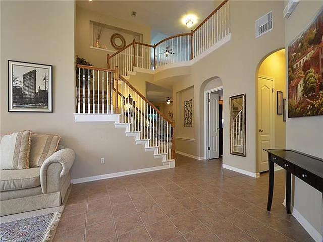 2409 Tivoli Dr — Photo 2