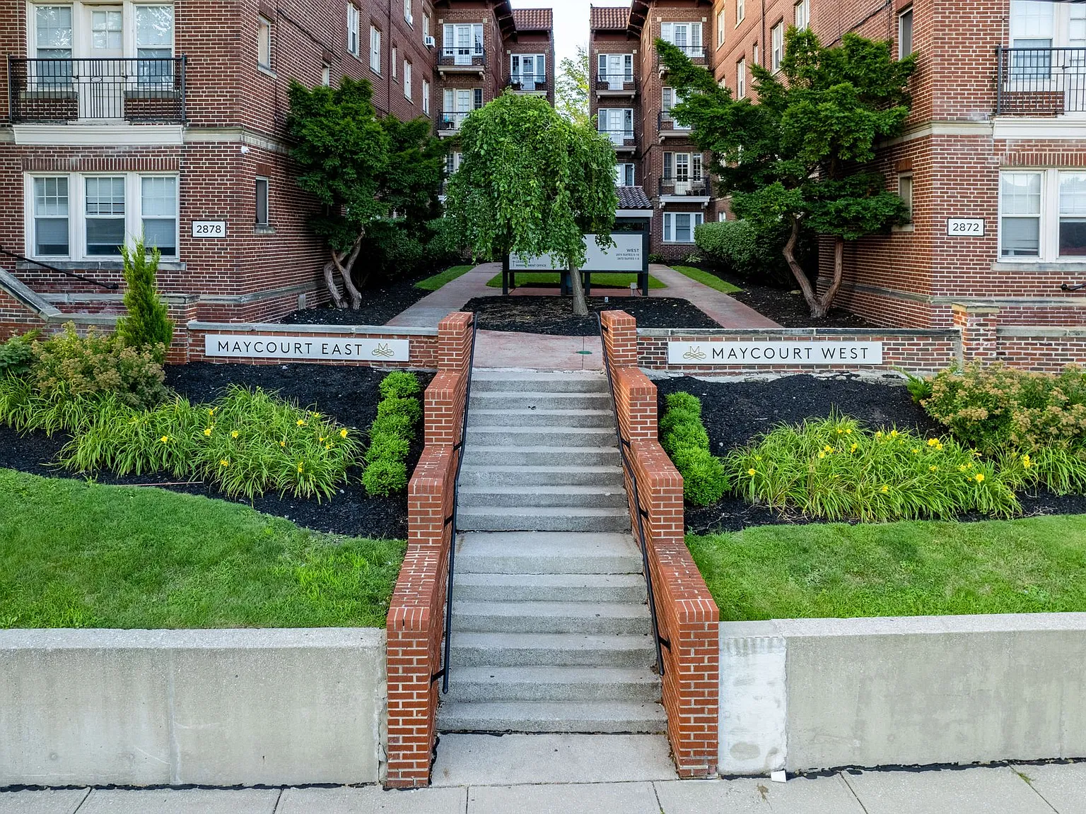 Maycourt Apartments — Photo 4