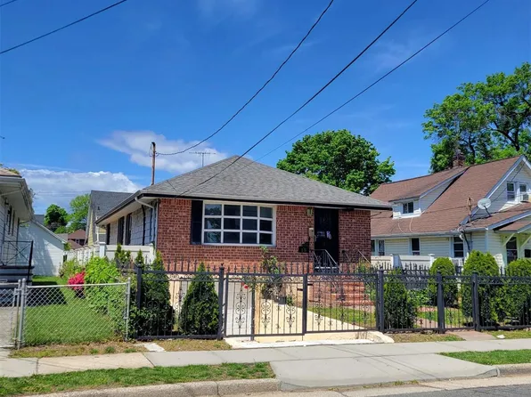 15 Midwood Street, Hempstead, NY 11550