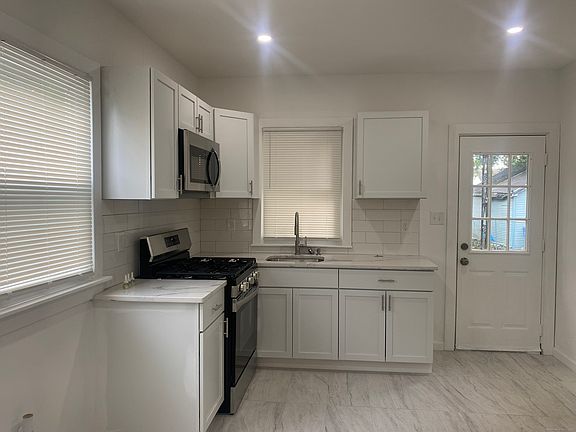 5th image of 82 Helen Street