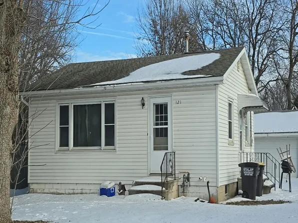 121 N Scott St, Lake Crystal, MN 56055