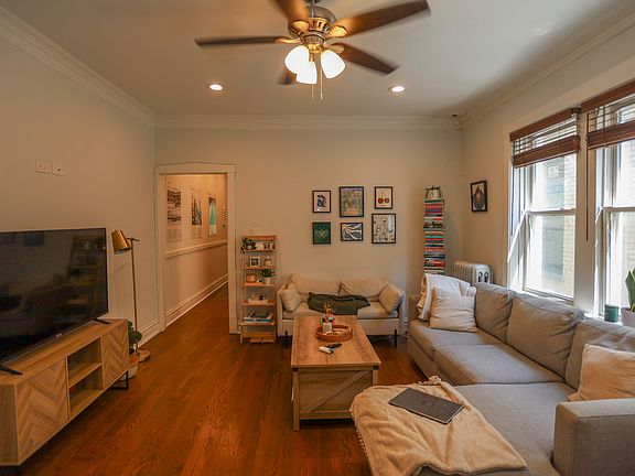 3rd image of 921 W Sunnyside Ave #2W