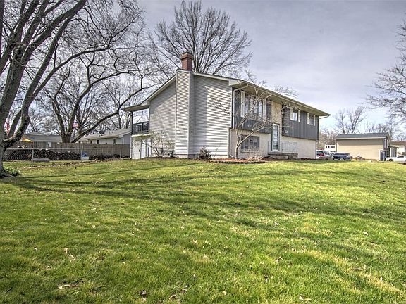 3rd image of 325 W Wildwood Dr