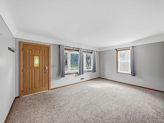 5th image of 9293 Virginia St