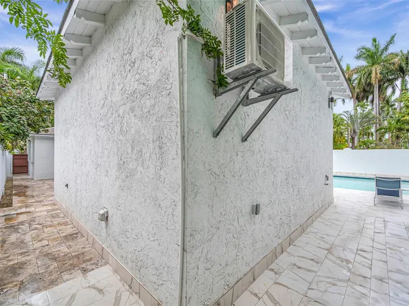 1700 NE 4th Court, Fort Lauderdale, FL 33301