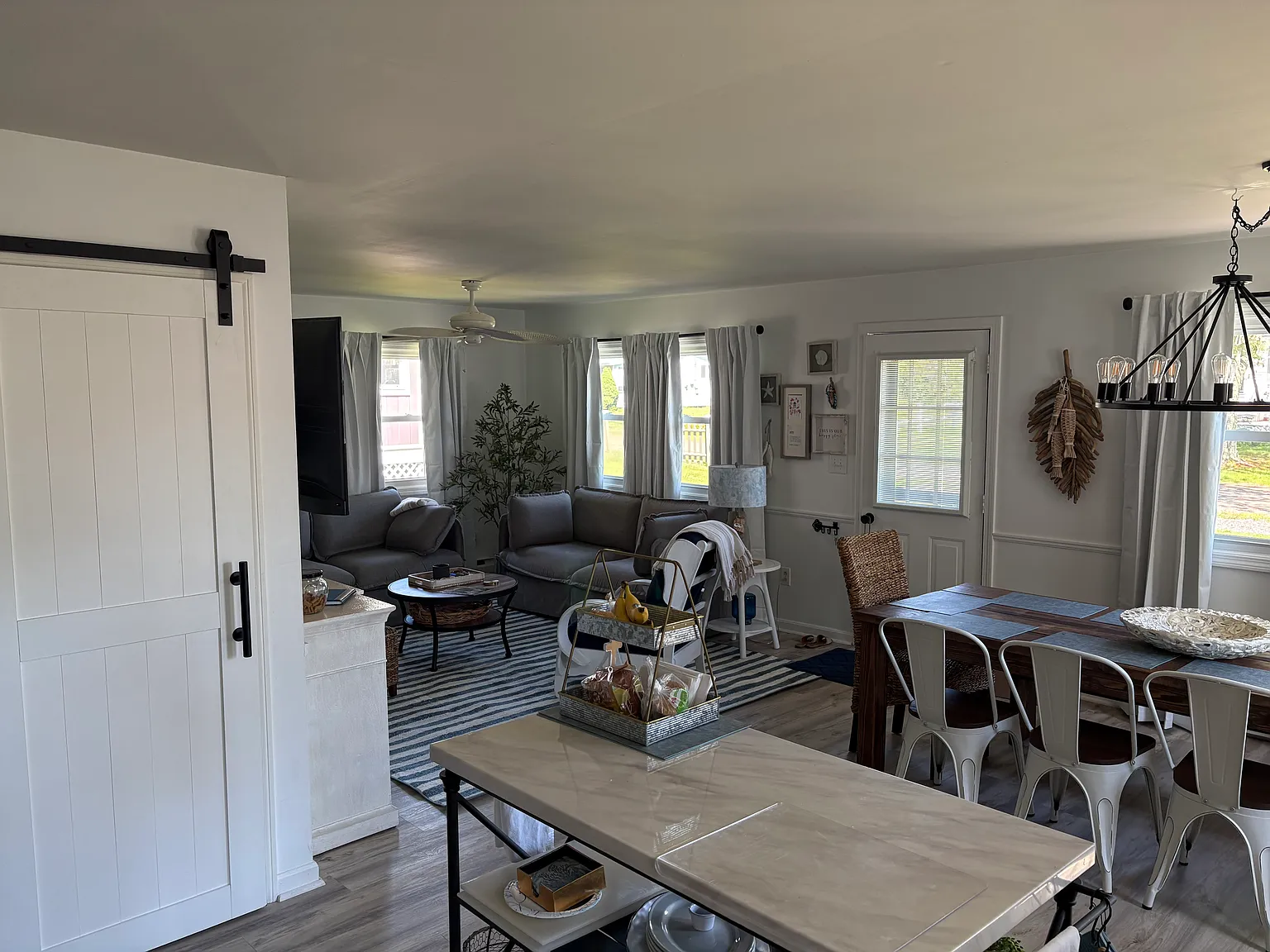 3 bed, 1218 sqft, $2,400 — Photo 3