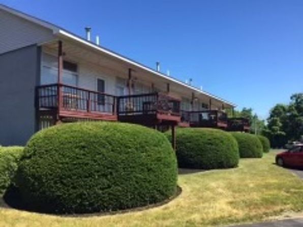 Spacious 2 bedroom, 373 Walban Dr #393, Painesville, OH 44077