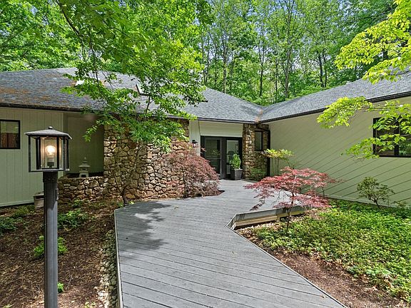 2nd image of 101 Oakmont Ct