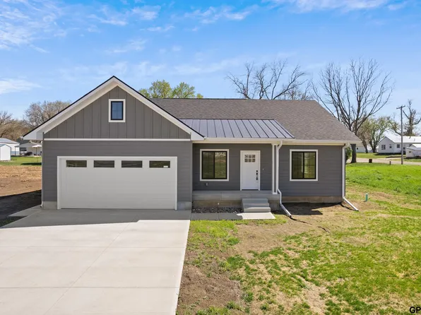 303 Cherry St, Creston, NE 68631