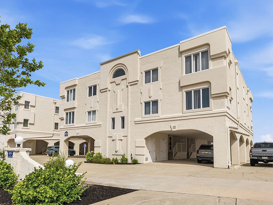 1st image of 1100 Ocean Dr APT 208