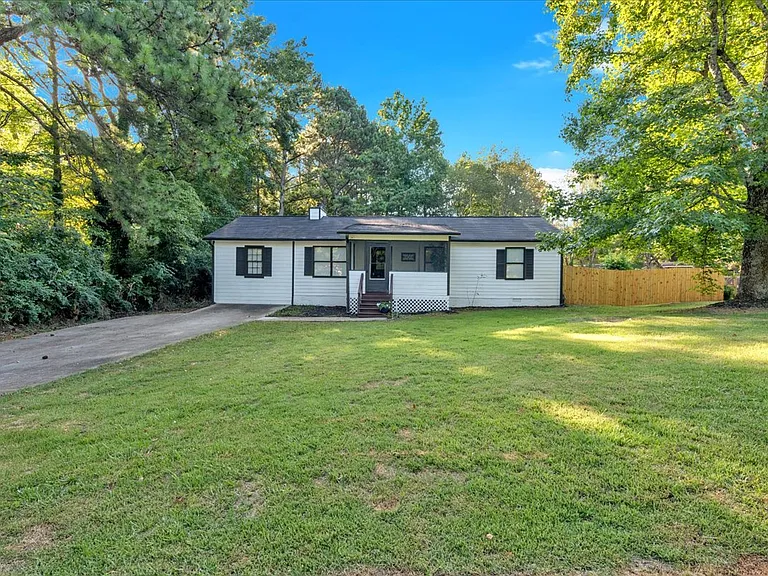 54 Mildred Ct — Photo 5