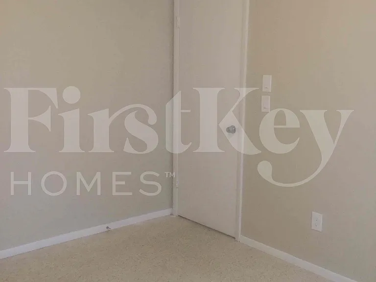 687 SW Heather St — Photo 25