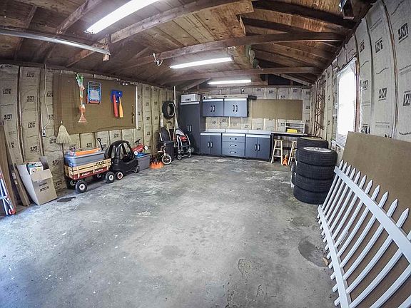 5th image of 205 Allison St