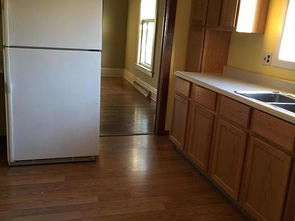 3rd image of 611 Grand Ave NE
