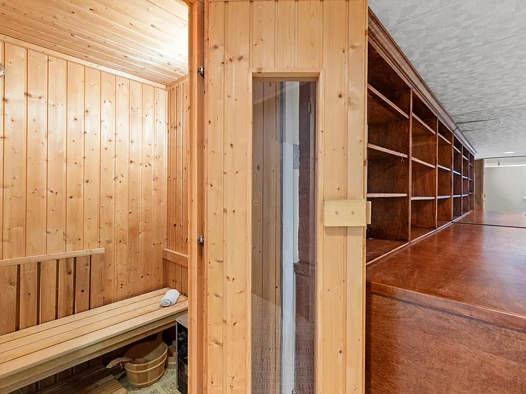130 Sayre Dr — Photo 29