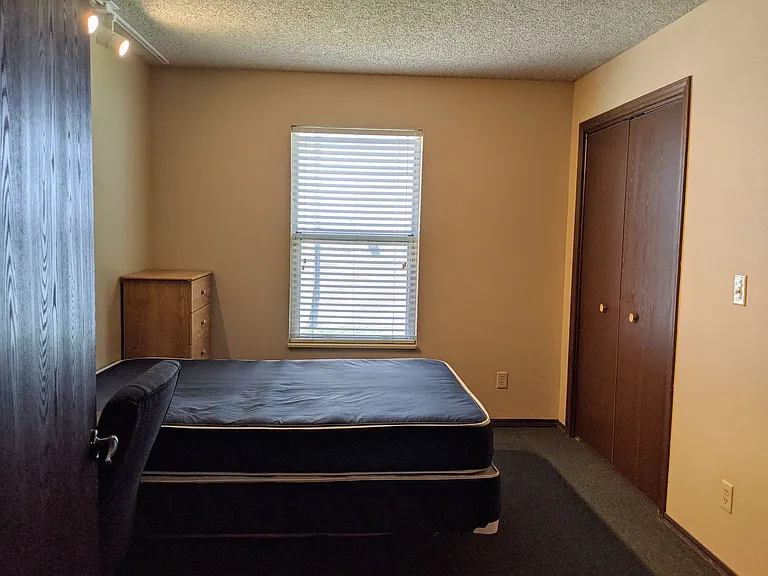 507 E White St — Photo 11