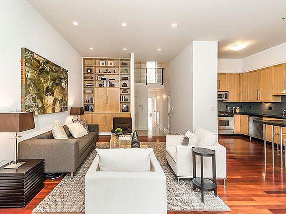 2nd image of 692A De Haro St
