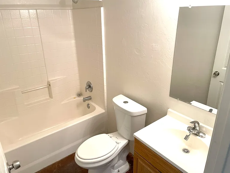 1307 W Saint Clair St #2 — Photo 18