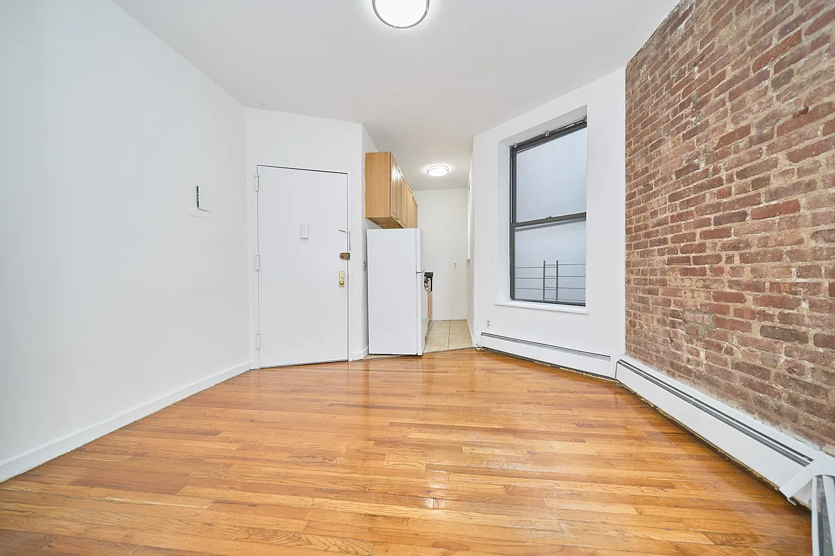 Building Photo - 132 W 109th St #4C