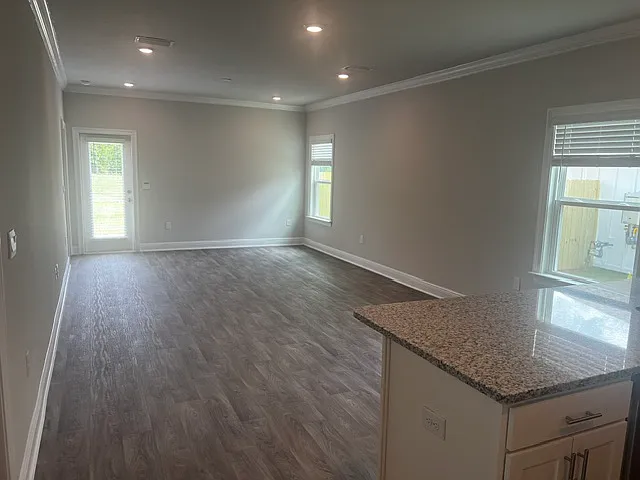 32400 Revere Dr — Photo 5