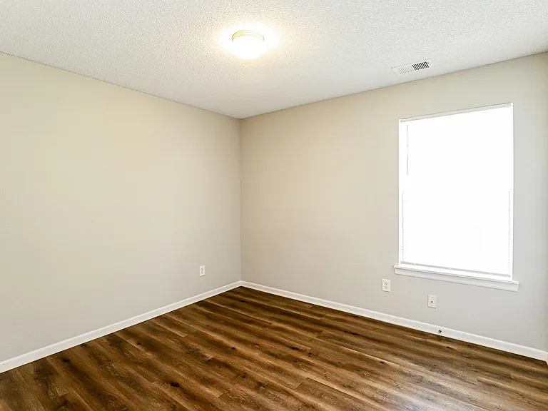 514 NW Woodbury Dr — Photo 11