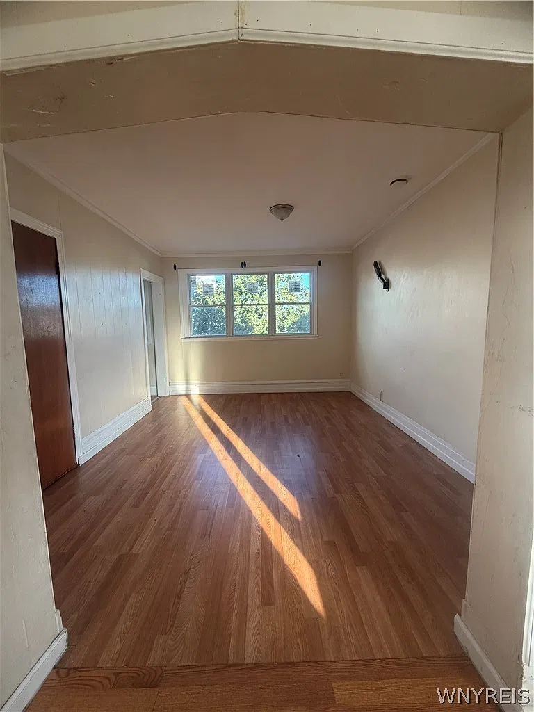 3 bed, 1.0 bath, 1113 sqft, $1,100 — Photo 2