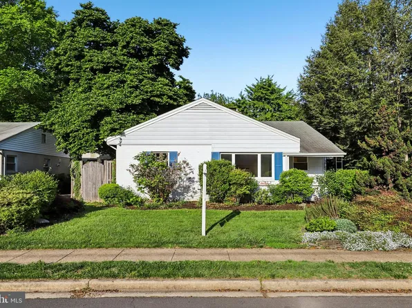 312 S Fenwick St, Arlington, VA 22204