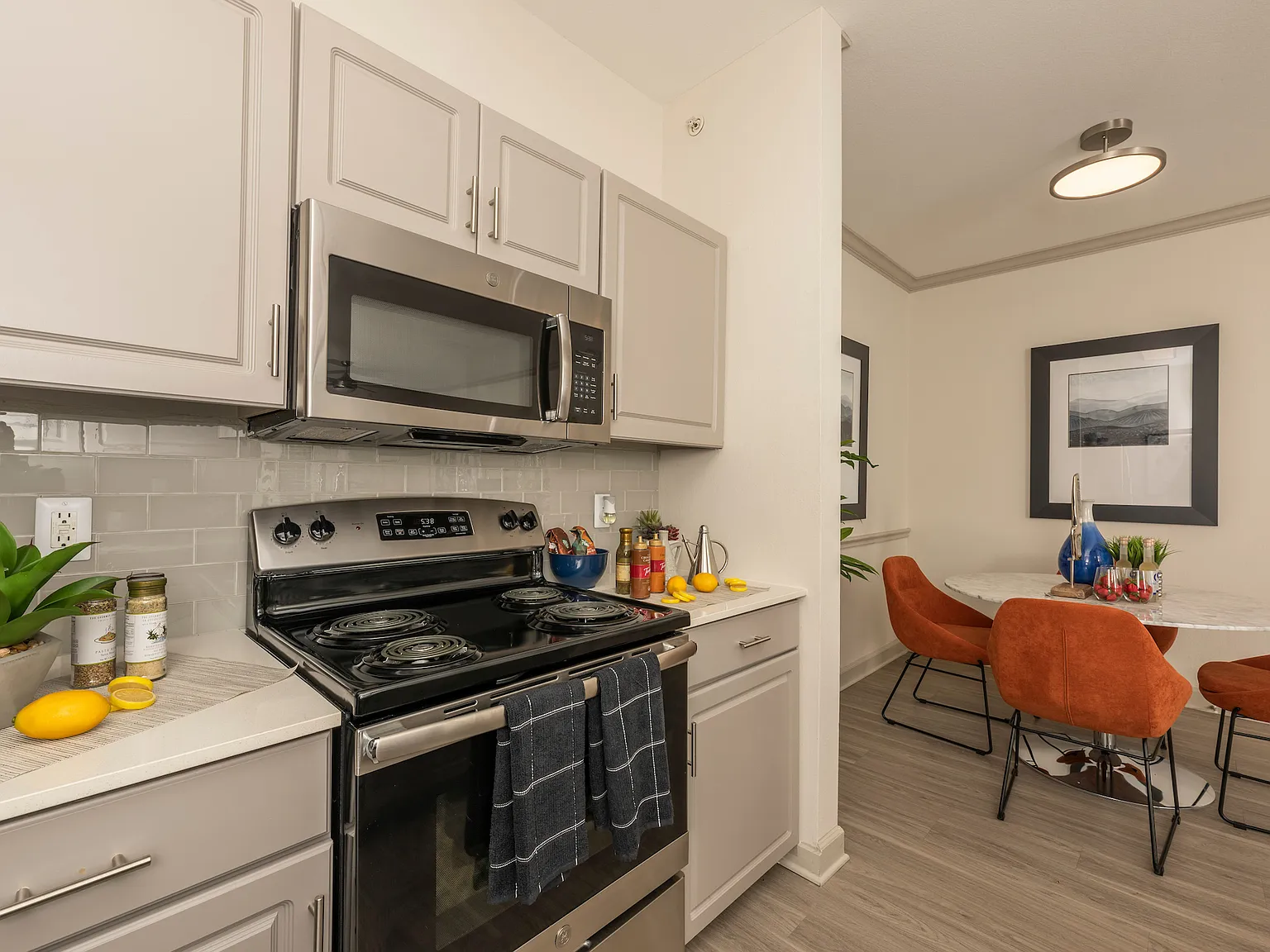 Woodbridge Villas — Photo 4