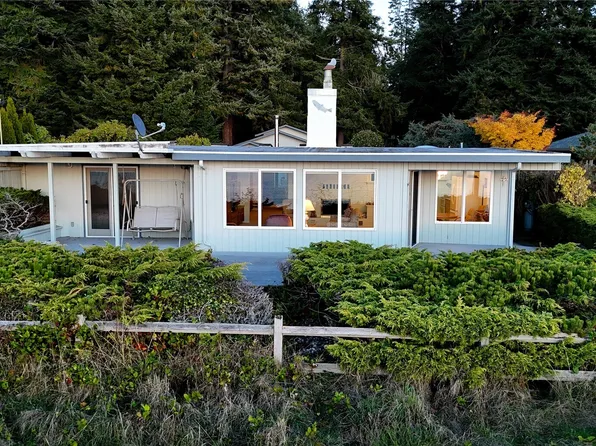 3732 Smugglers Cove Road, Greenbank, WA 98253