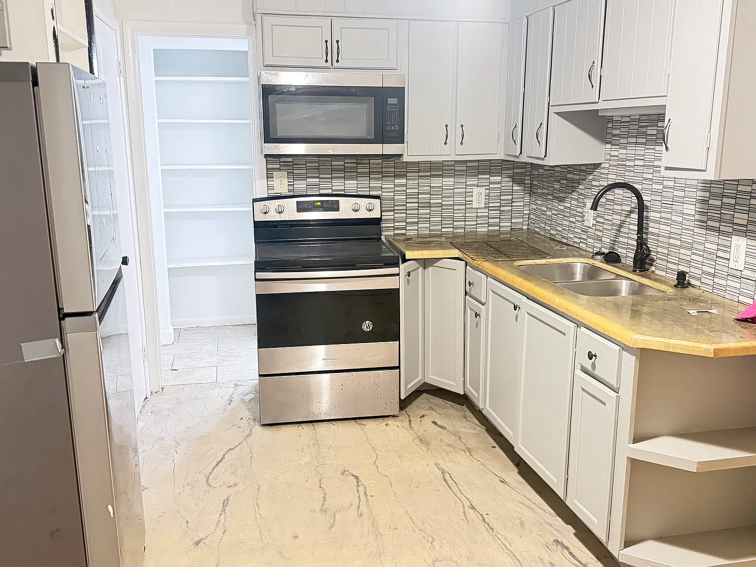 2 bed, 1.5 bath, 1008 sqft, $1,200 — Photo 3