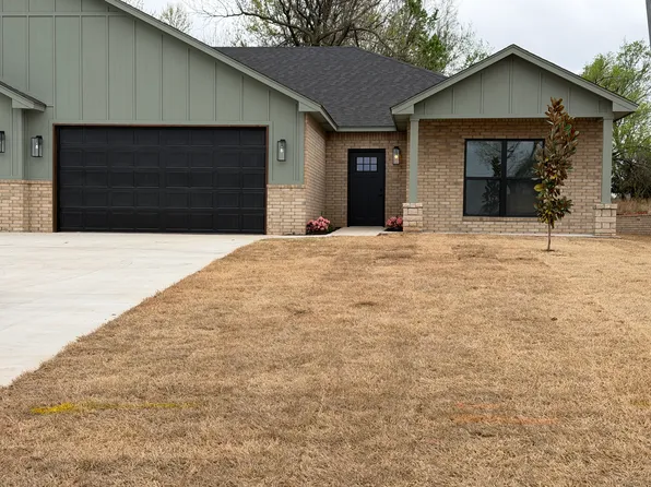 532 SW 7th St, Blanchard, OK