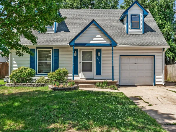 2154 S Fieldcrest Cir, Wichita, KS 67209