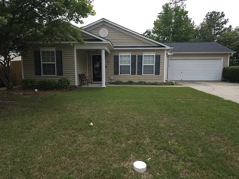 109 Hardwood Dr — Photo 2