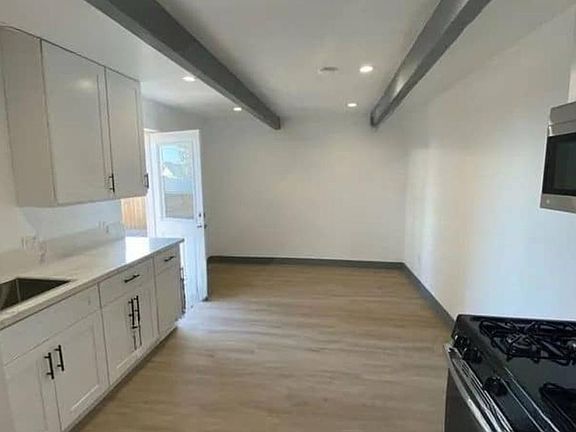 5th image of 646 Poli St