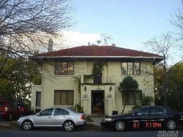 10651 Ditmars Blvd, East Elmhurst, NY 11369