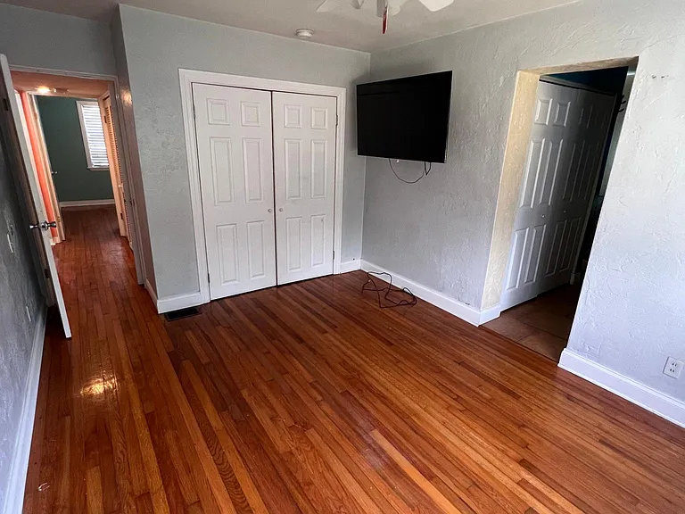 410 Manhattan Ave — Photo 7