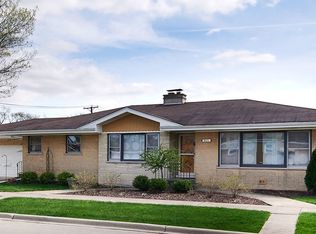 945 Meadowcrest Rd, La Grange Park, IL 60526