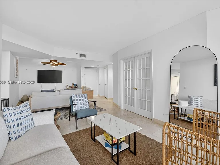 1000 Island Blvd #2105 — Photo 5