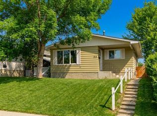 99 W Dovercliffe Way SE, Calgary, AB T2B1W6