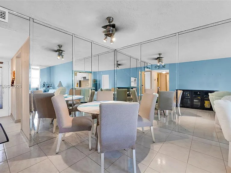 2861 Somerset Dr #301 — Photo 32