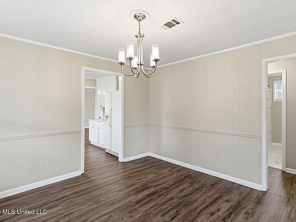 5th image of 206 Ogilsvie St