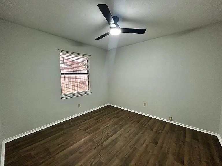 4205 Greencrest Dr — Photo 18