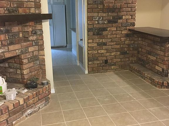 3rd image of 47 Brandon Hall Dr APT B