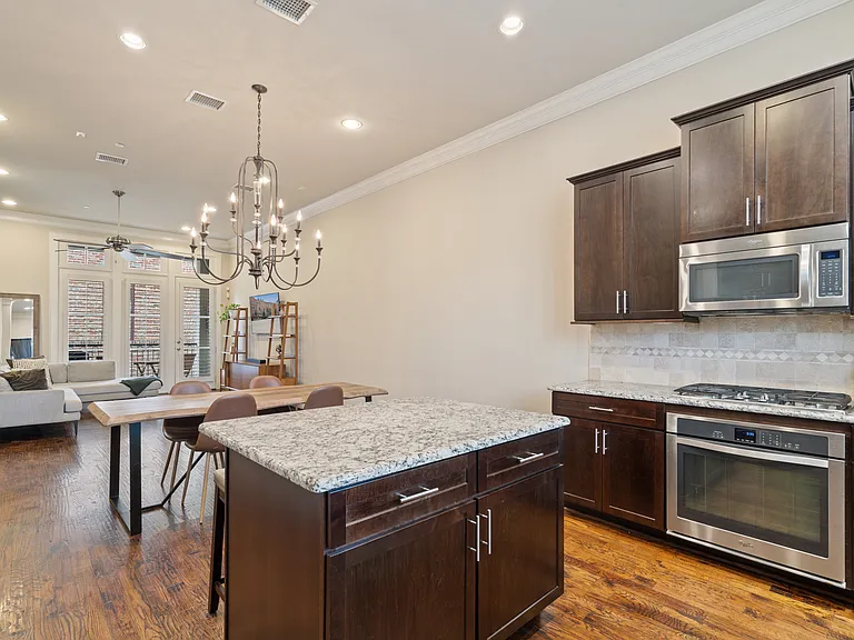 675 S Cesar Chavez Blvd — Photo 3