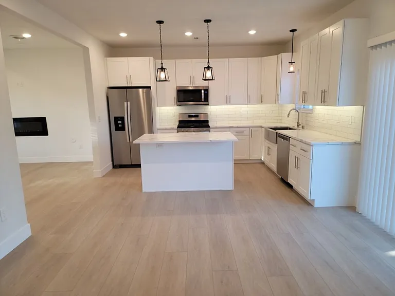 12110 N Freya St — Photo 31
