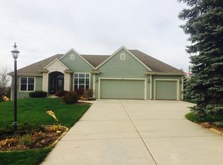 5525 S Nicolet Dr, New Berlin, WI 53151