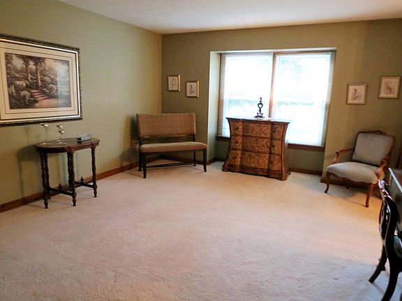 3rd image of 115 Aspen Dr